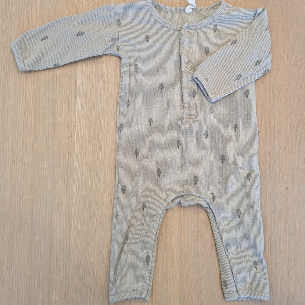 Quincy Mae Light Gray Green Patterned Kids Footie